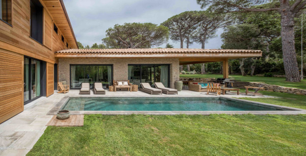 villa in St Tropez : Rent gorgeous 5-bedroom villa with swimming pool within a few minutes drive to Pampelonne Beach in Ramatuelle - Photo 2