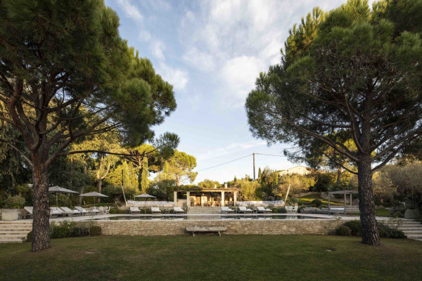 villa in St Tropez : Rent amazing 11 bedroom( 8 guest + 3 staff) villa with swimming pool and cinema in St Tropez walking distance to the beach, close to the village centre. - Photo 95