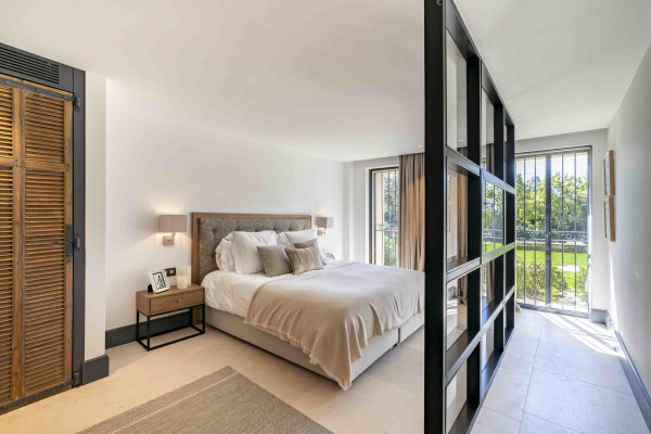villa in Mougins : Rent gorgeous 5-bedroom villa with swimming pool in a private domaine in Mougins - Photo 30