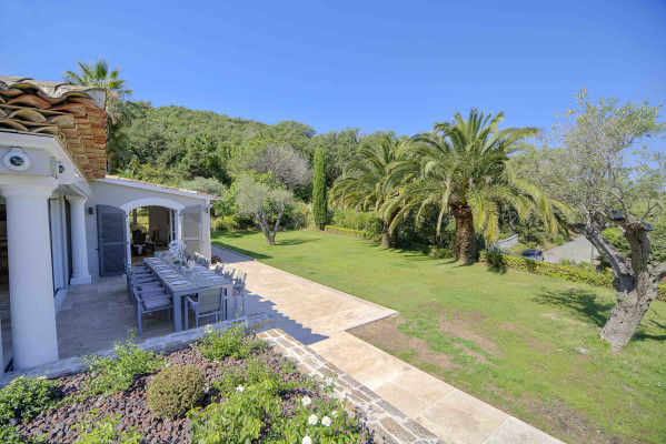 villa in St Tropez : Rent beautiful villa in the heart of Saint Tropez with views over the village and the sea - Photo 58