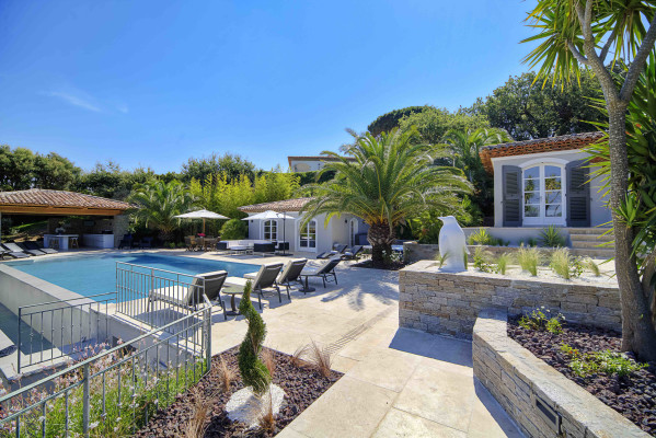 villa in St Tropez : Rent beautiful villa in the heart of Saint Tropez with views over the village and the sea - Photo 62