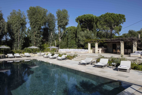 villa in St Tropez : Rent amazing 11 bedroom( 8 guest + 3 staff) villa with swimming pool and cinema in St Tropez walking distance to the beach, close to the village centre. - Photo 94