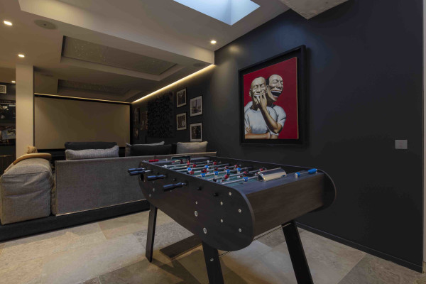 villa in St Tropez : Rent amazing 11 bedroom( 8 guest + 3 staff) villa with swimming pool and cinema in St Tropez walking distance to the beach, close to the village centre. - Photo 72