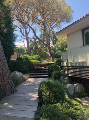 villa in St Tropez : Rent stunning 6 bedroom villa with gym, wine cellar and swimming pool and views over the Mediterranean sea and vineyard in St Tropez - Photo 92