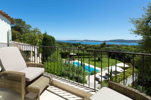 villa in St Tropez : Rent superb villa with swimming pool and  sea views in a private domaine close to St Tropez - Photo 26