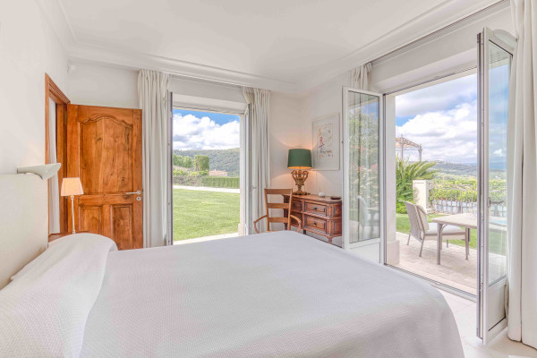 villa in St Tropez : Rent gorgeous villa with swimming pool within just a minute drive to the very heart of Saint Tropez - Photo 24