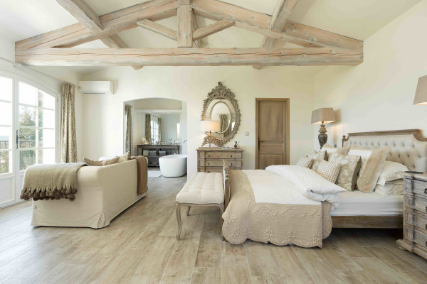villa in St Tropez : Rent superb villa with swimming pool and  sea views in a private domaine close to St Tropez - Photo 17