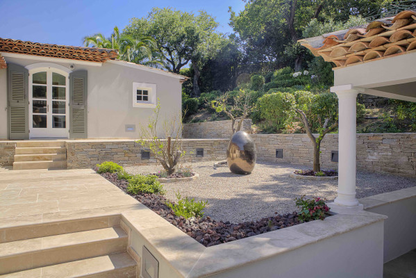 villa in St Tropez : Rent beautiful villa in the heart of Saint Tropez with views over the village and the sea - Photo 84