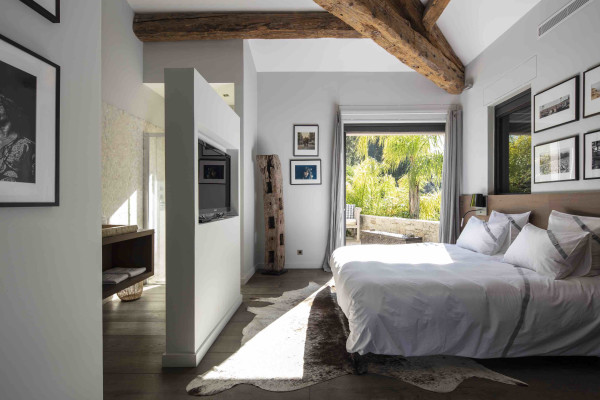 villa in St Tropez : Rent amazing 11 bedroom( 8 guest + 3 staff) villa with swimming pool and cinema in St Tropez walking distance to the beach, close to the village centre. - Photo 46