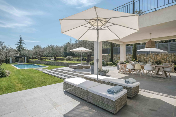 villa in Châteauneuf-Grasse : Rent wonderful modern villa located in very peaceful surroundings close to Valbonne - Photo 15