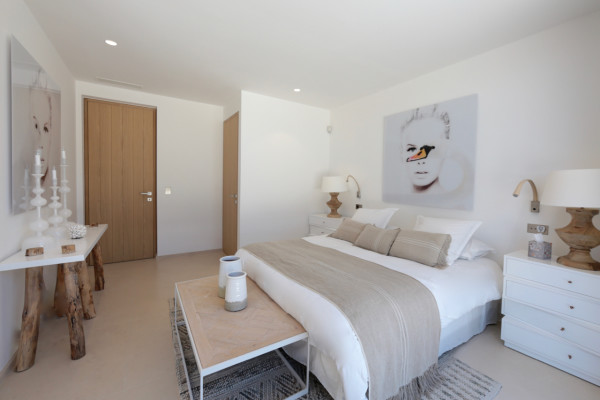 villa in St Tropez : Rent stunning 6 bedroom villa with gym, wine cellar and swimming pool and views over the Mediterranean sea and vineyard in St Tropez - Photo 41