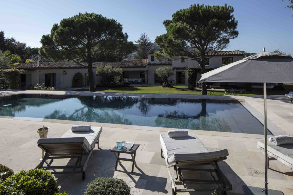 villa in St Tropez : Rent amazing 11 bedroom( 8 guest + 3 staff) villa with swimming pool and cinema in St Tropez walking distance to the beach, close to the village centre. - Photo 91