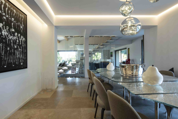 villa in St Tropez : Rent amazing 11 bedroom( 8 guest + 3 staff) villa with swimming pool and cinema in St Tropez walking distance to the beach, close to the village centre. - Photo 15