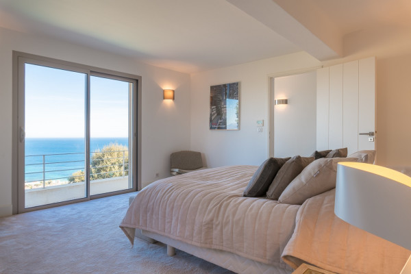 villa in Cannes : Rent wonderful modern villa on the heights of Cannes with a great Seaview - Photo 7