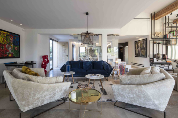 villa in St Tropez : Rent amazing 11 bedroom( 8 guest + 3 staff) villa with swimming pool and cinema in St Tropez walking distance to the beach, close to the village centre. - Photo 8