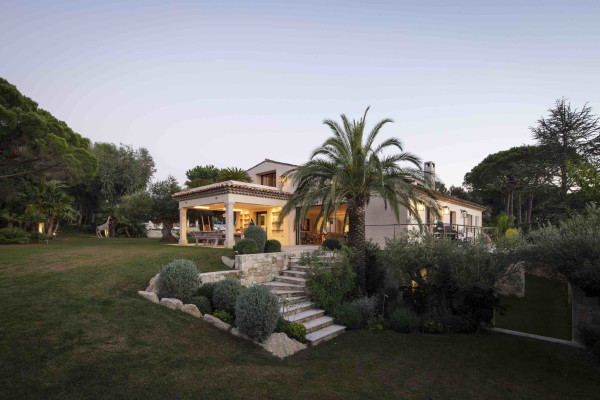 villa in St Tropez : Rent amazing 11 bedroom( 8 guest + 3 staff) villa with swimming pool and cinema in St Tropez walking distance to the beach, close to the village centre. - Photo 96