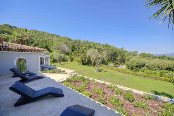 villa in St Tropez : Rent beautiful villa in the heart of Saint Tropez with views over the village and the sea - Photo 56