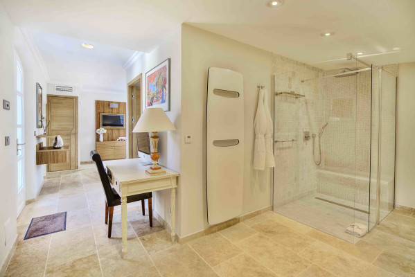 villa in St Tropez : Rent beautiful villa in the heart of Saint Tropez with views over the village and the sea - Photo 20