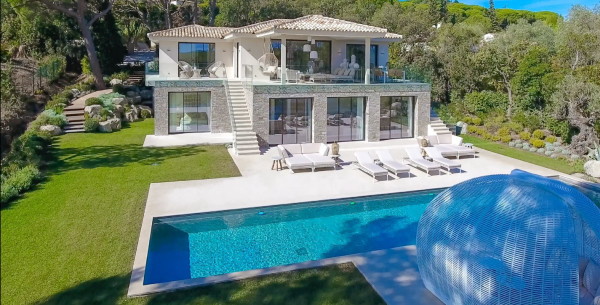 villa in St Tropez : Rent stunning 6 bedroom villa with gym, wine cellar and swimming pool and views over the Mediterranean sea and vineyard in St Tropez - Photo 0