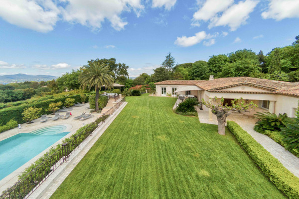 villa in St Tropez : Rent gorgeous villa with swimming pool within just a minute drive to the very heart of Saint Tropez - Photo 43