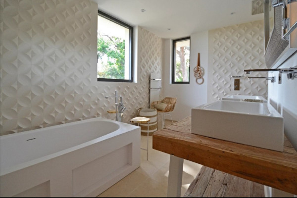 villa in St Tropez : Rent stunning 6 bedroom villa with gym, wine cellar and swimming pool and views over the Mediterranean sea and vineyard in St Tropez - Photo 58