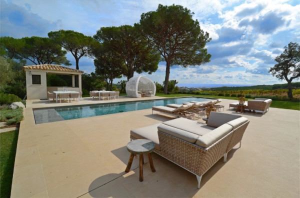 villa in St Tropez : Rent stunning 6 bedroom villa with gym, wine cellar and swimming pool and views over the Mediterranean sea and vineyard in St Tropez - Photo 78