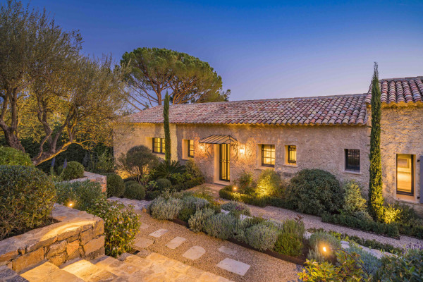 villa in Mougins : Rent gorgeous 5-bedroom villa with swimming pool in a private domaine in Mougins - Photo 87