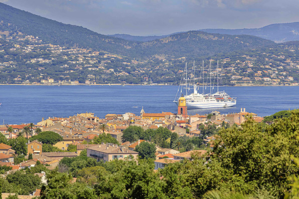 villa in St Tropez : Rent beautiful villa in the heart of Saint Tropez with views over the village and the sea - Photo 2