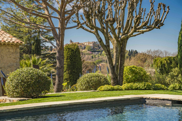 villa in Mougins : Rent gorgeous 5-bedroom villa with swimming pool in a private domaine in Mougins - Photo 13