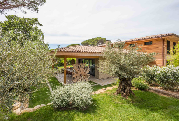 villa in St Tropez : Rent gorgeous 5-bedroom villa with swimming pool within a few minutes drive to Pampelonne Beach in Ramatuelle - Photo 25