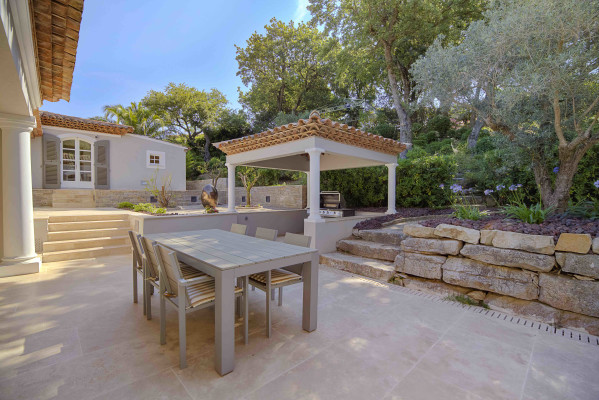 villa in St Tropez : Rent beautiful villa in the heart of Saint Tropez with views over the village and the sea - Photo 32