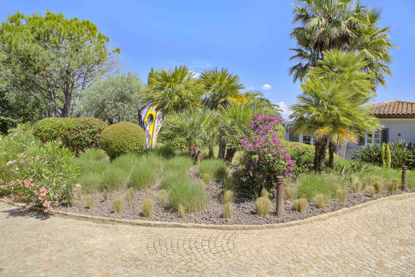 villa in St Tropez : Rent beautiful villa in the heart of Saint Tropez with views over the village and the sea - Photo 85