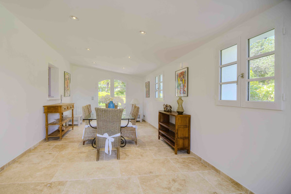 villa in St Tropez : Rent beautiful villa in the heart of Saint Tropez with views over the village and the sea - Photo 26