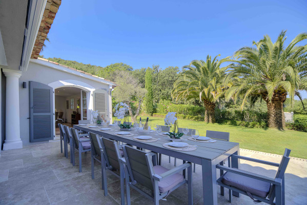 villa in St Tropez : Rent beautiful villa in the heart of Saint Tropez with views over the village and the sea - Photo 27