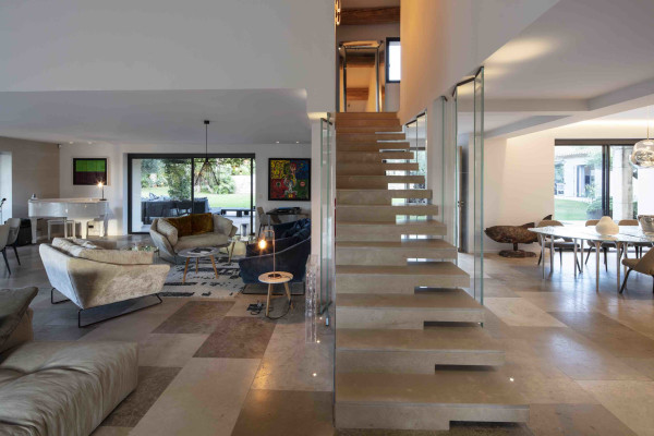 villa in St Tropez : Rent amazing 11 bedroom( 8 guest + 3 staff) villa with swimming pool and cinema in St Tropez walking distance to the beach, close to the village centre. - Photo 17