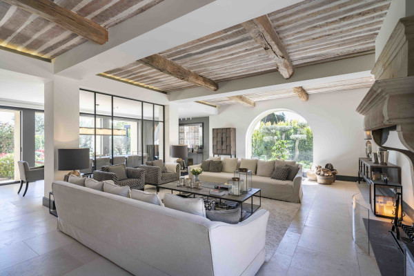 villa in Mougins : Rent gorgeous 5-bedroom villa with swimming pool in a private domaine in Mougins - Photo 48