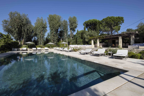 villa in St Tropez : Rent amazing 11 bedroom( 8 guest + 3 staff) villa with swimming pool and cinema in St Tropez walking distance to the beach, close to the village centre. - Photo 82
