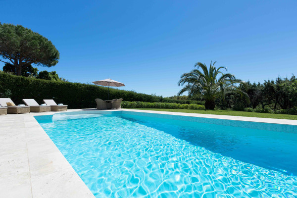 villa in St Tropez : Rent superb villa with swimming pool and  sea views in a private domaine close to St Tropez - Photo 38