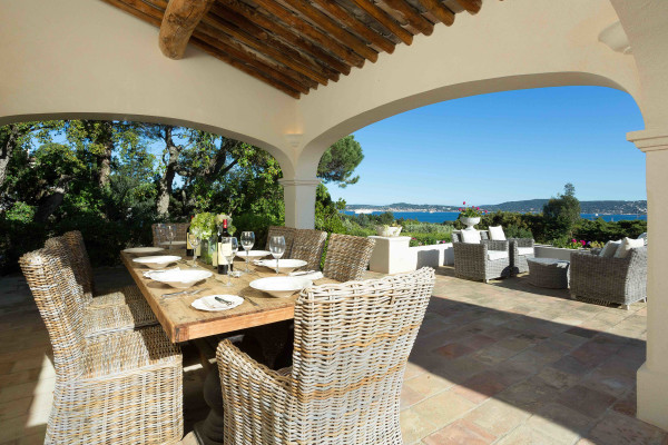 villa in St Tropez : Rent superb villa with swimming pool and  sea views in a private domaine close to St Tropez - Photo 20