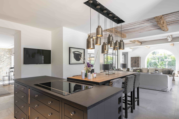 villa in Mougins : Rent gorgeous 5-bedroom villa with swimming pool in a private domaine in Mougins - Photo 46