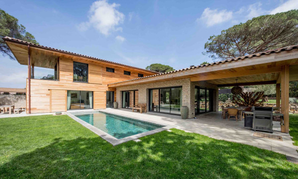villa in St Tropez : Rent gorgeous 5-bedroom villa with swimming pool within a few minutes drive to Pampelonne Beach in Ramatuelle - Photo 3