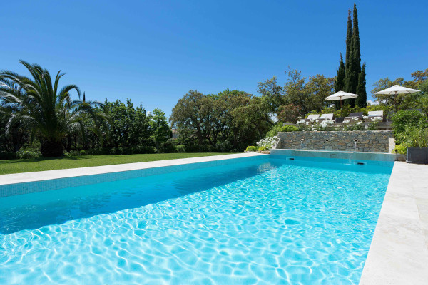 villa in St Tropez : Rent superb villa with swimming pool and  sea views in a private domaine close to St Tropez - Photo 36