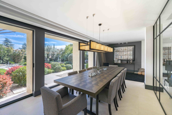 villa in Mougins : Rent gorgeous 5-bedroom villa with swimming pool in a private domaine in Mougins - Photo 59