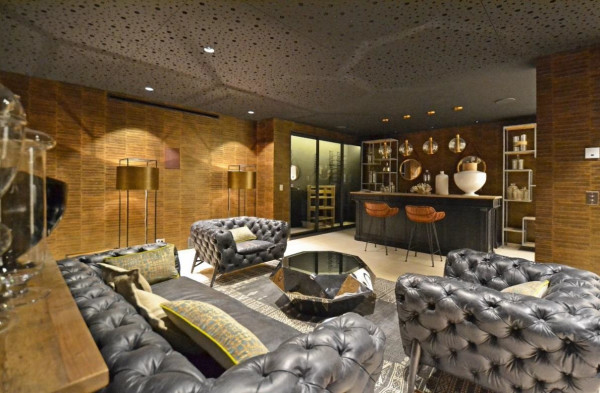 villa in St Tropez : Rent stunning 6 bedroom villa with gym, wine cellar and swimming pool and views over the Mediterranean sea and vineyard in St Tropez - Photo 72