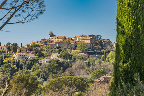 villa in Mougins : Rent gorgeous 5-bedroom villa with swimming pool in a private domaine in Mougins - Photo 14