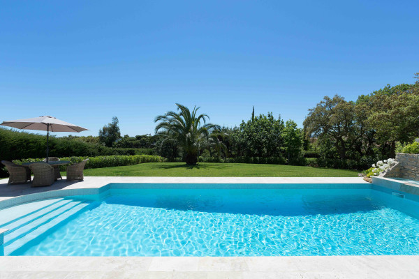 villa in St Tropez : Rent superb villa with swimming pool and  sea views in a private domaine close to St Tropez - Photo 37
