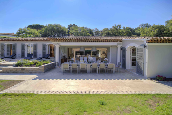 villa in St Tropez : Rent beautiful villa in the heart of Saint Tropez with views over the village and the sea - Photo 3