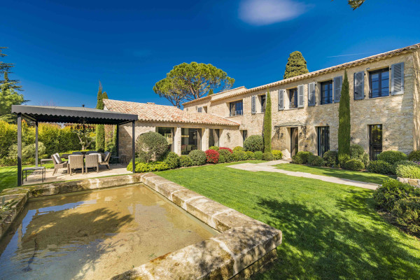 villa in Mougins : Rent gorgeous 5-bedroom villa with swimming pool in a private domaine in Mougins - Photo 4