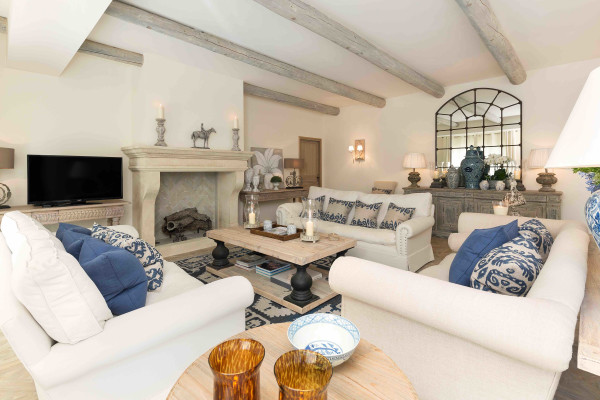 villa in St Tropez : Rent superb villa with swimming pool and  sea views in a private domaine close to St Tropez - Photo 4