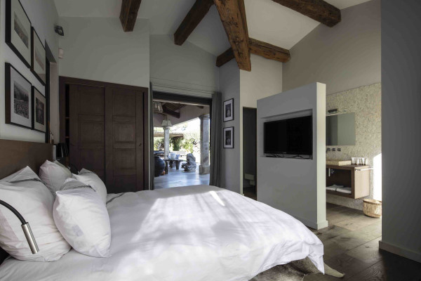 villa in St Tropez : Rent amazing 11 bedroom( 8 guest + 3 staff) villa with swimming pool and cinema in St Tropez walking distance to the beach, close to the village centre. - Photo 47